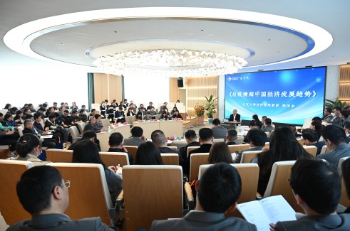 北大清華教授走進(jìn)中辰大講堂為中辰學(xué)子帶來(lái)知識盛宴