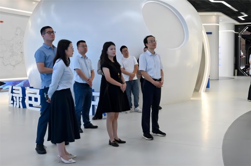 無(wú)錫市委研究室考察調研中辰股份