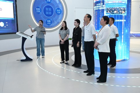 宜興市人大常委會(huì )領(lǐng)導一行參訪(fǎng)中辰股份